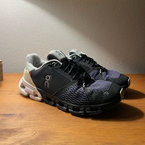 Women’s On Cloud Cloudflyer Size 8